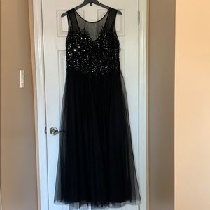 Full length black formal dress. Xscape sz 18W. NWT
